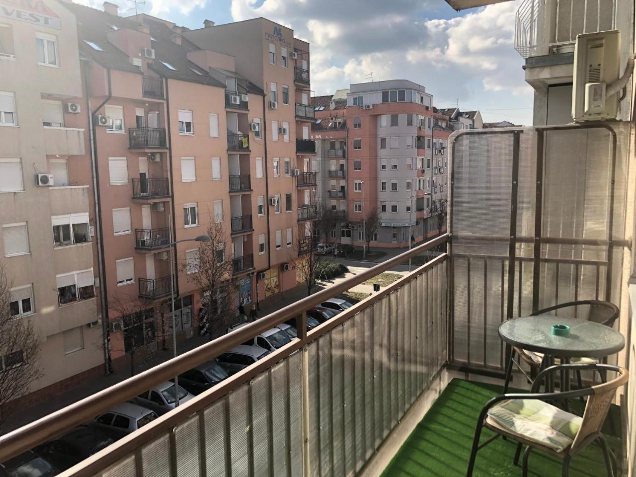 Apartman Ivana Apartamento Novi Sad Exterior foto
